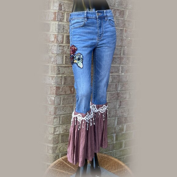 American Eagle Outfitter Next Level Stretch Modified Hi-Rise Pleated Flare Jeans - Picture 6 of 14